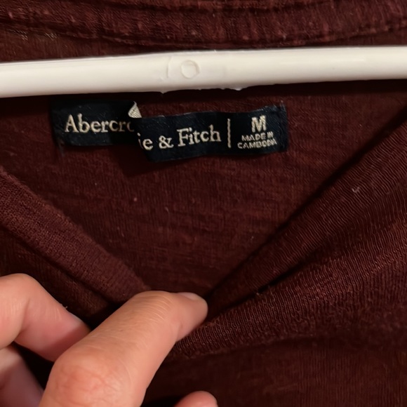 Cute t-shirt with embroidered detail - Picture 4 of 4